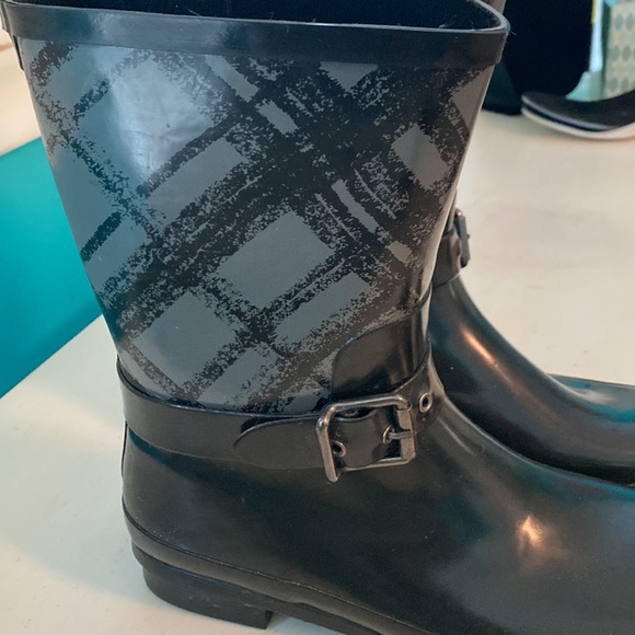 Rain boots - Picture 2 of 10